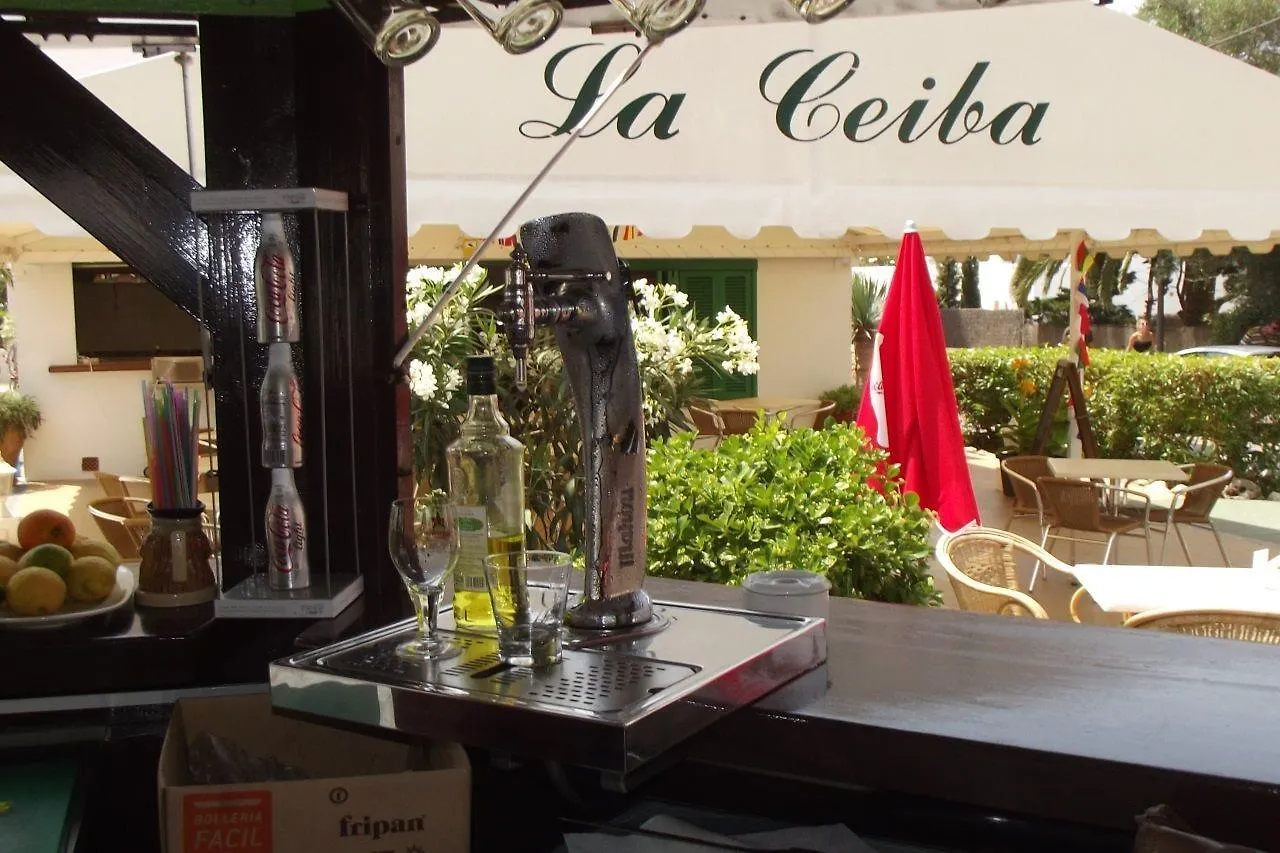Hostal La Ceiba Cala d'Or  Guest house